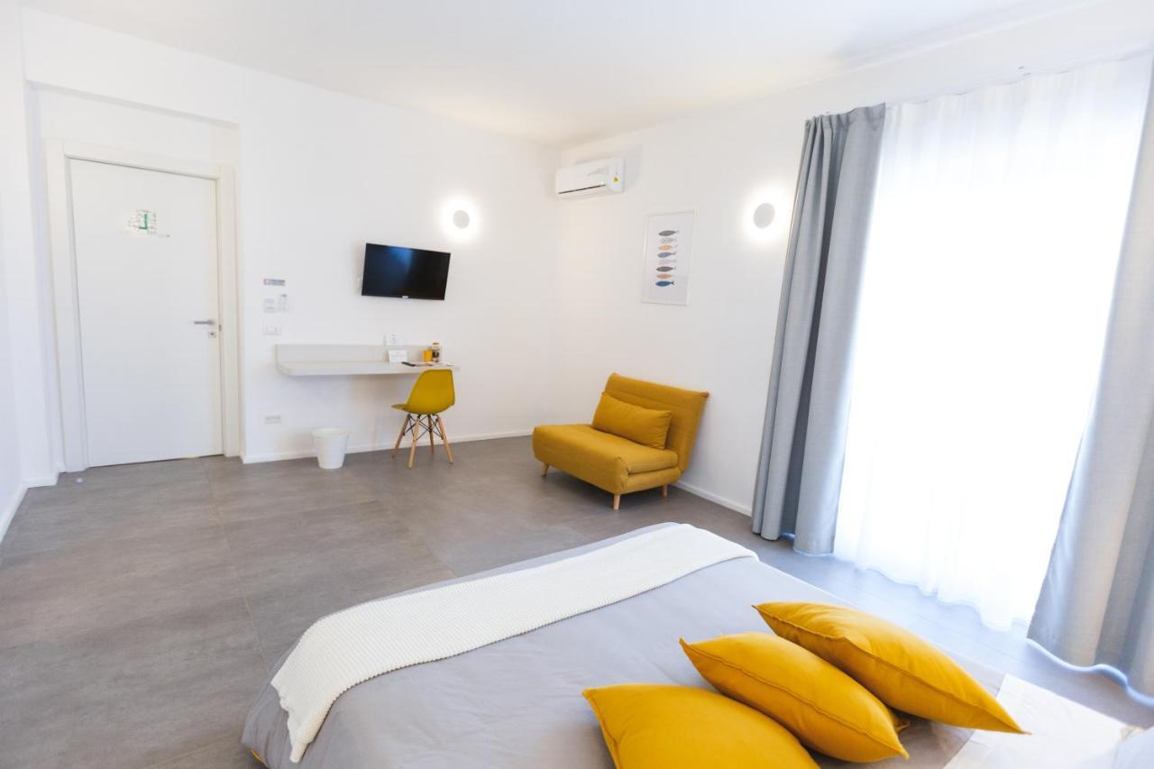 B&B A Due Passi Dal Mare Gela Exterior foto