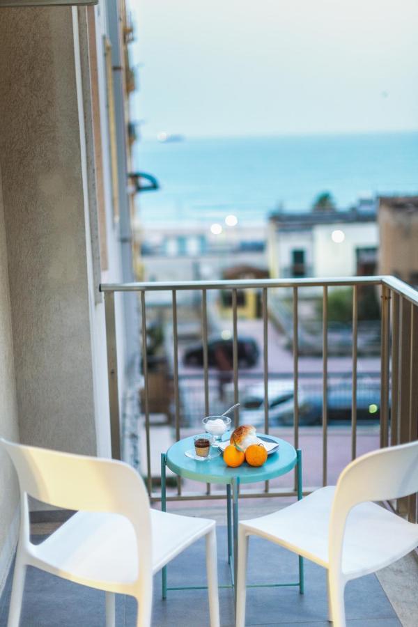 B&B A Due Passi Dal Mare Gela Exterior foto